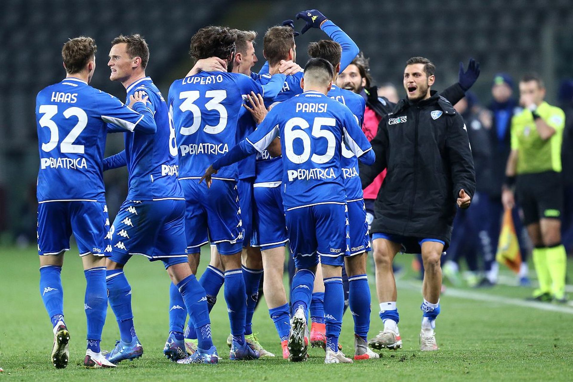 俱乐部中成 俱乐部中成