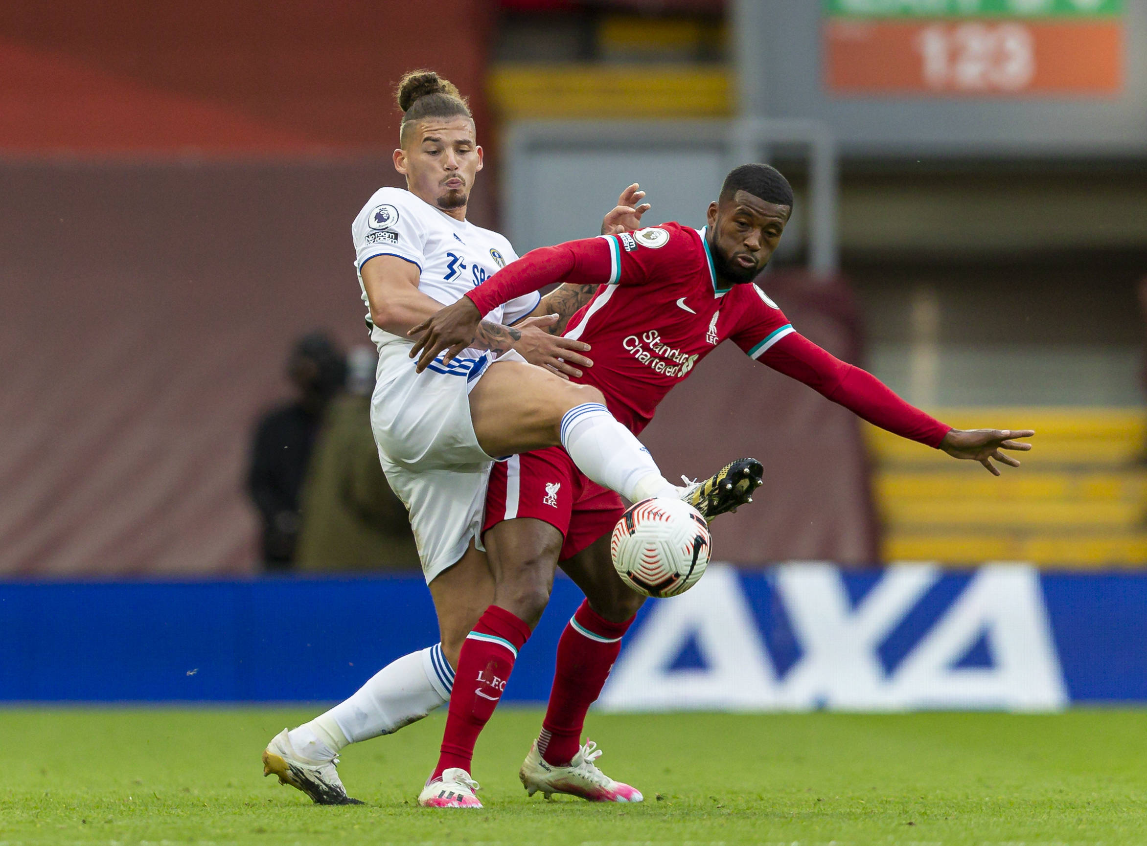 由于两人在 由于两人在